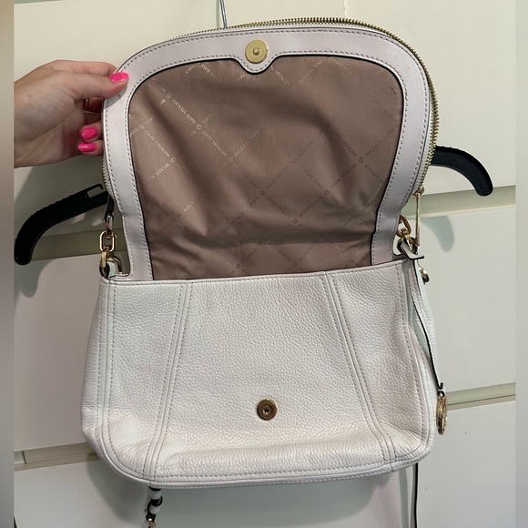 MICHAEL KORS Bedford Medium Pebbled Leather Convertible Flap Shoulder Bag - Picture 3 of 10